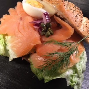 BROODJE VERS GEROOKTE ZALM